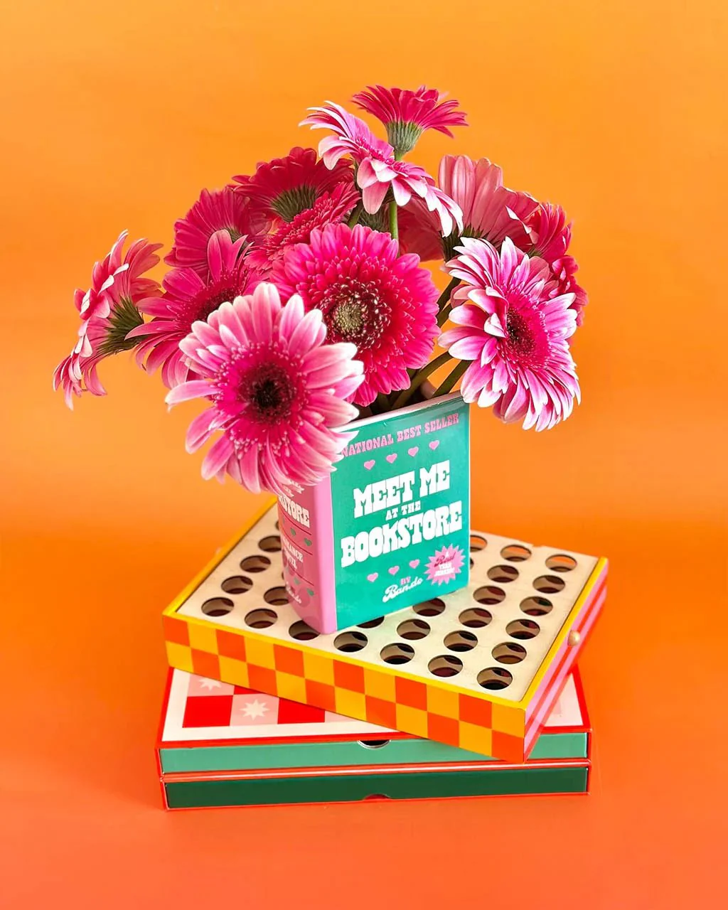 ban.do Book Vase – Meet Me at the Bookstore - Image 4