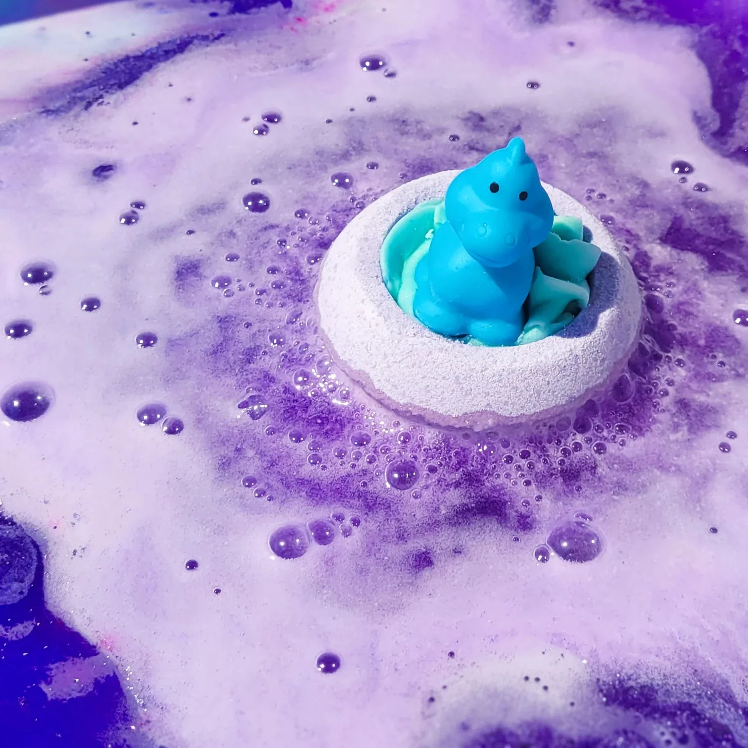 Bomb Cosmetics Totally Roar-some Bath Blaster - Image 2