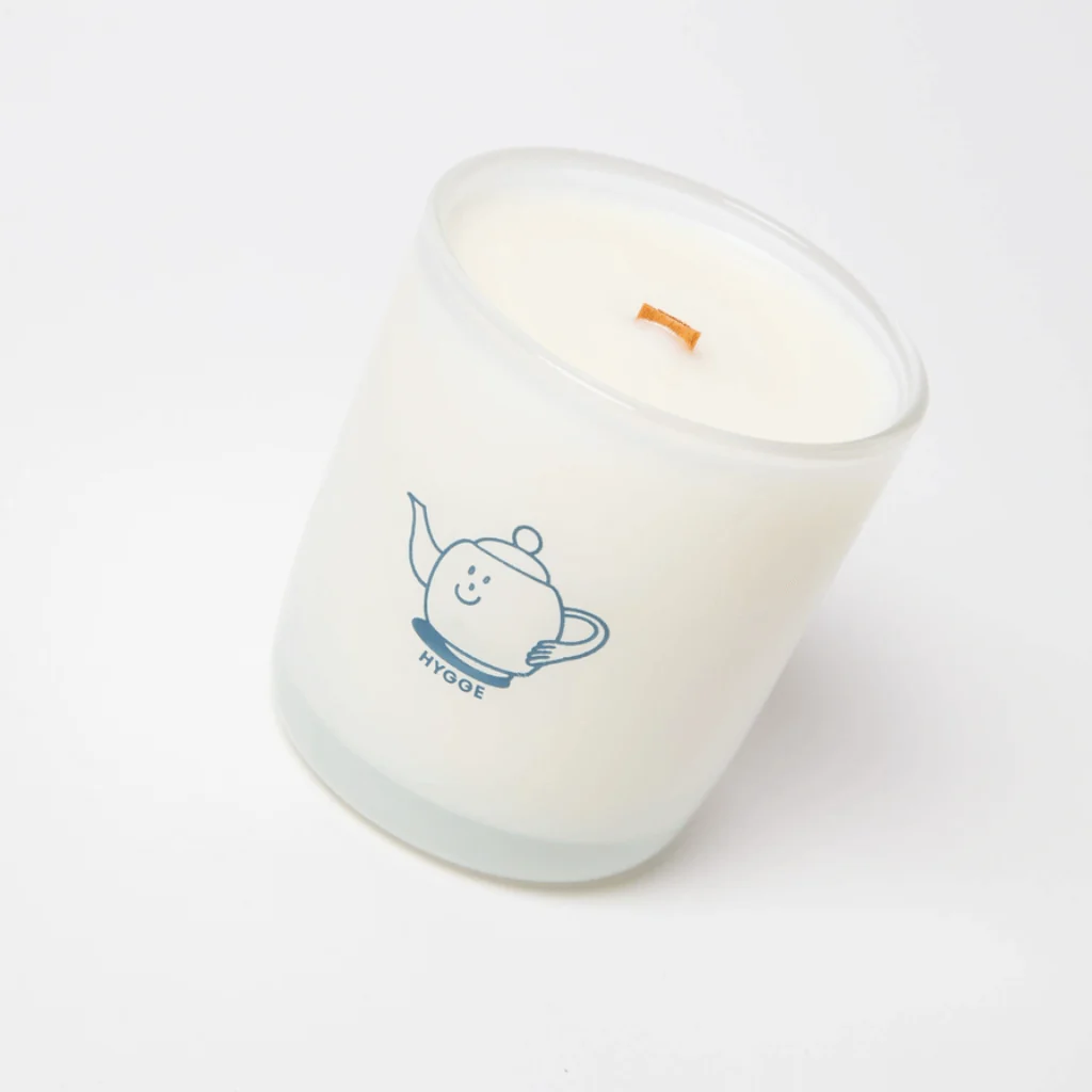 Milkjar Hygge Coconut Soy Candle 8oz – Vanilla, Tobacco, Cedar & Sea Salt - Image 2