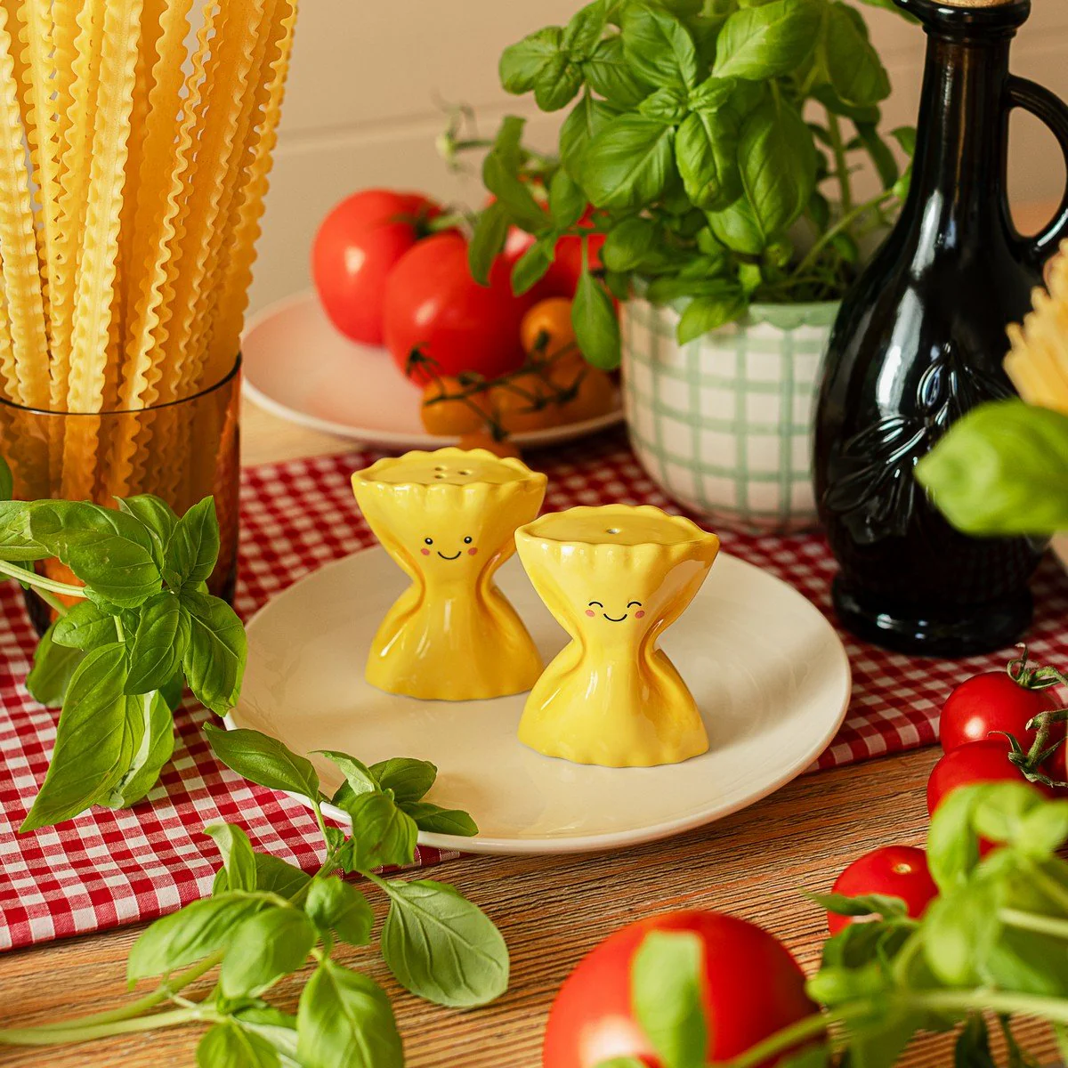 Sass & Belle Pasta Farfalle Salt & Pepper Shakers - Image 2