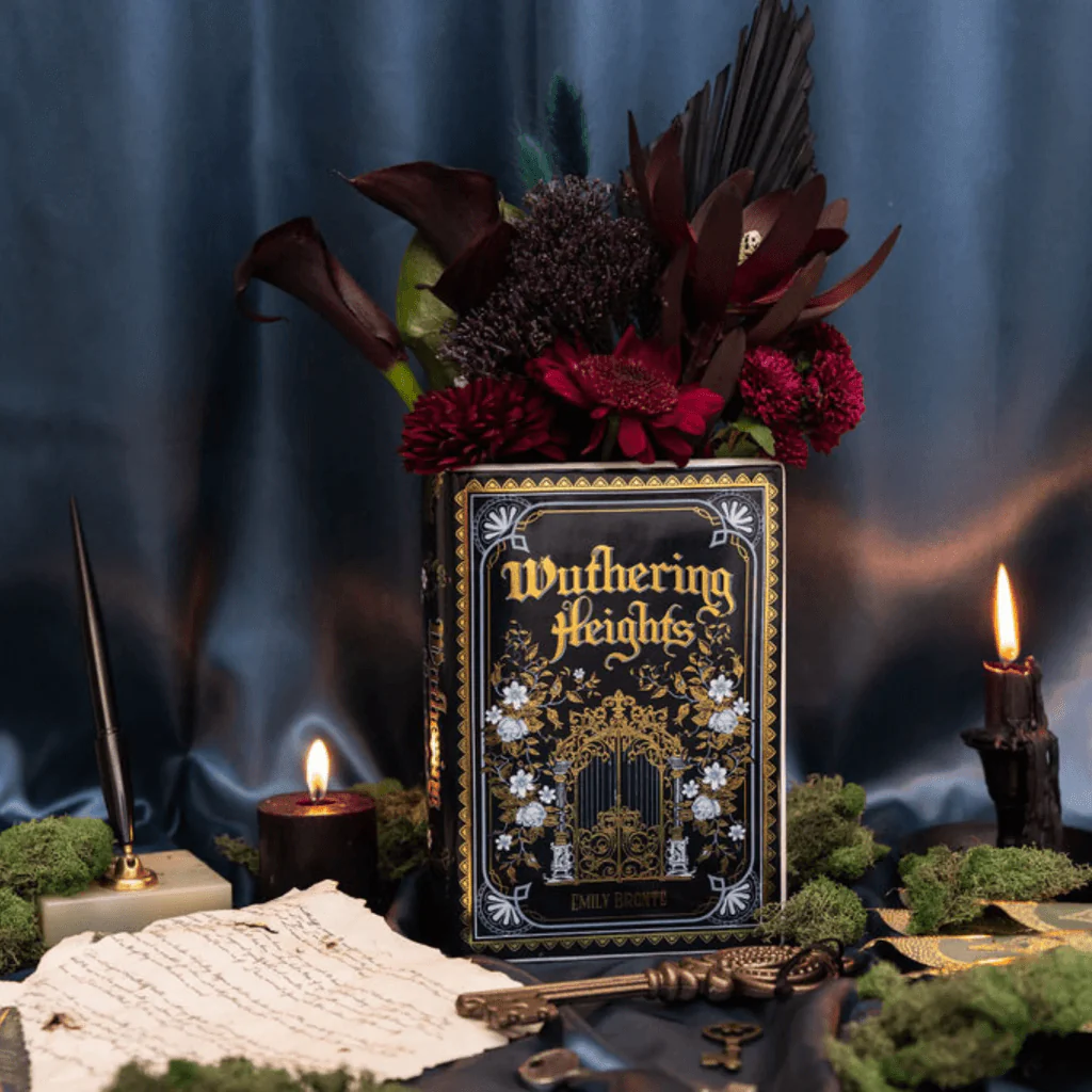Wuthering Heights Ceramic Book Vase â Emily BrontĂ« Book Lover Decor - Image 10