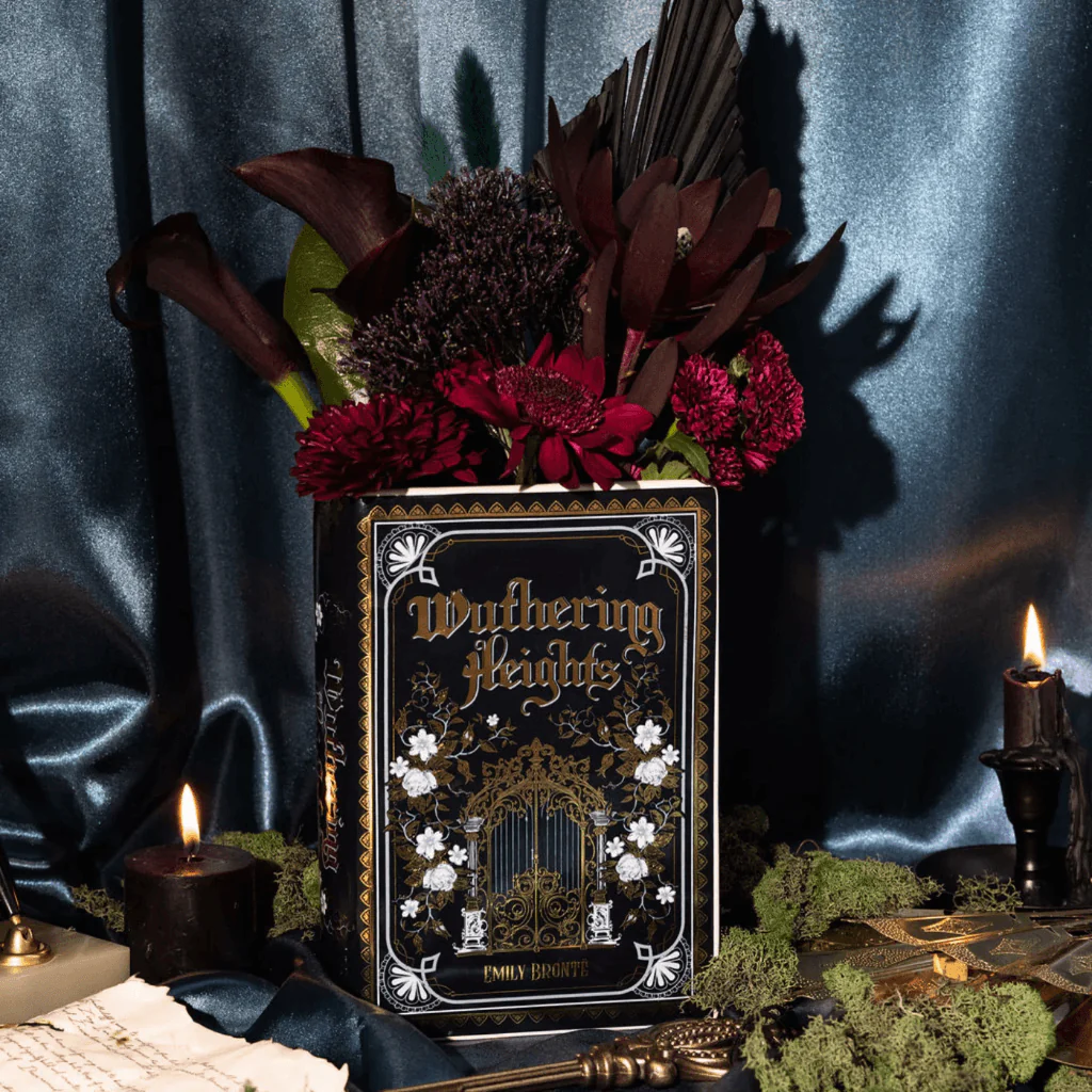 Wuthering Heights Ceramic Book Vase â Emily BrontĂ« Book Lover Decor - Image 7