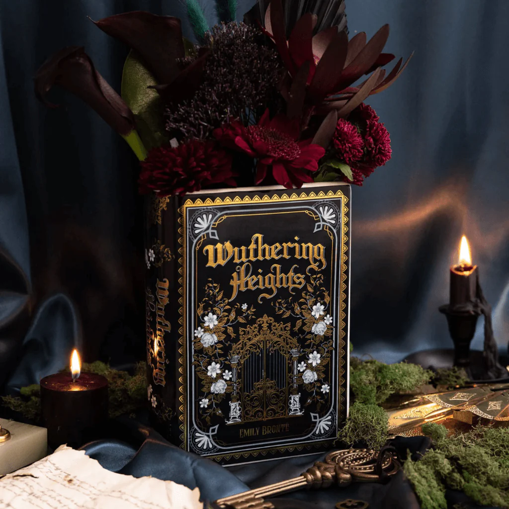 Wuthering Heights Ceramic Book Vase â Emily BrontĂ« Book Lover Decor - Image 8