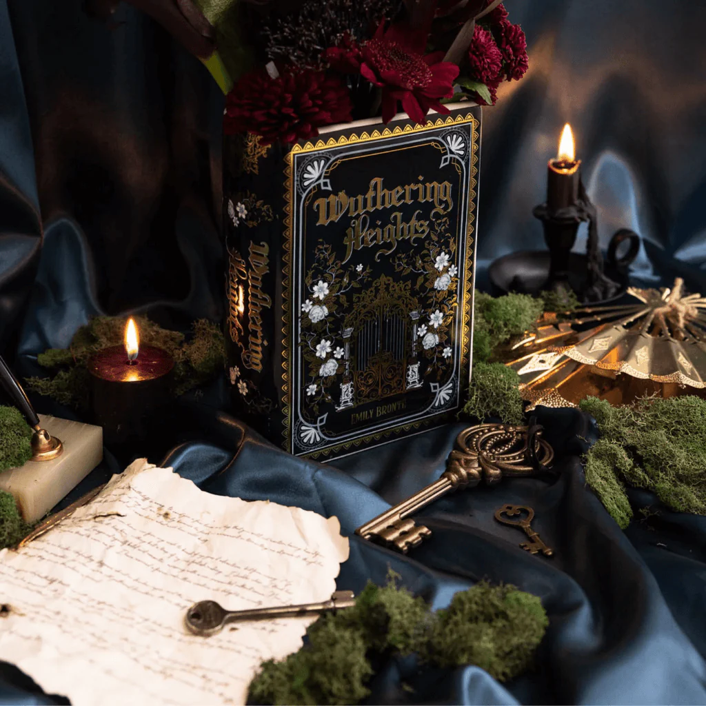 Wuthering Heights Ceramic Book Vase â Emily BrontĂ« Book Lover Decor - Image 9